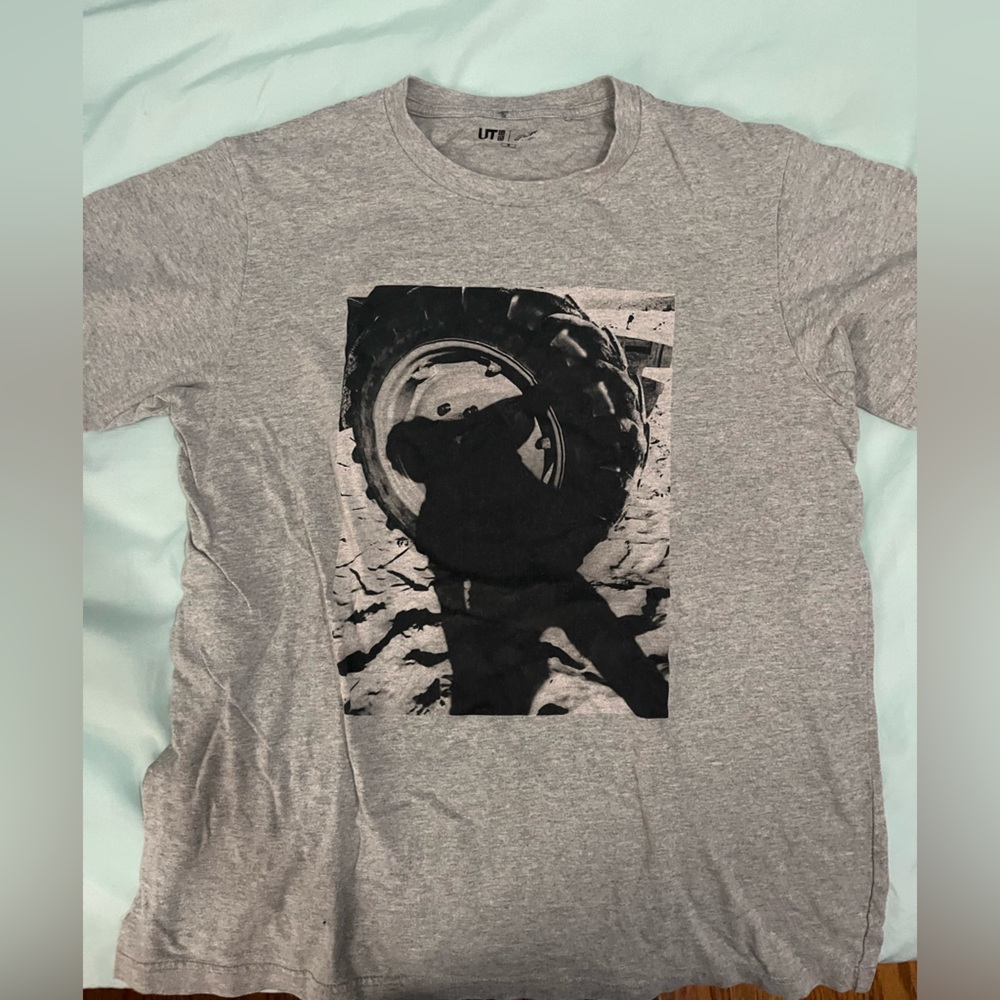 Uniqlo Gray Graphic Tee